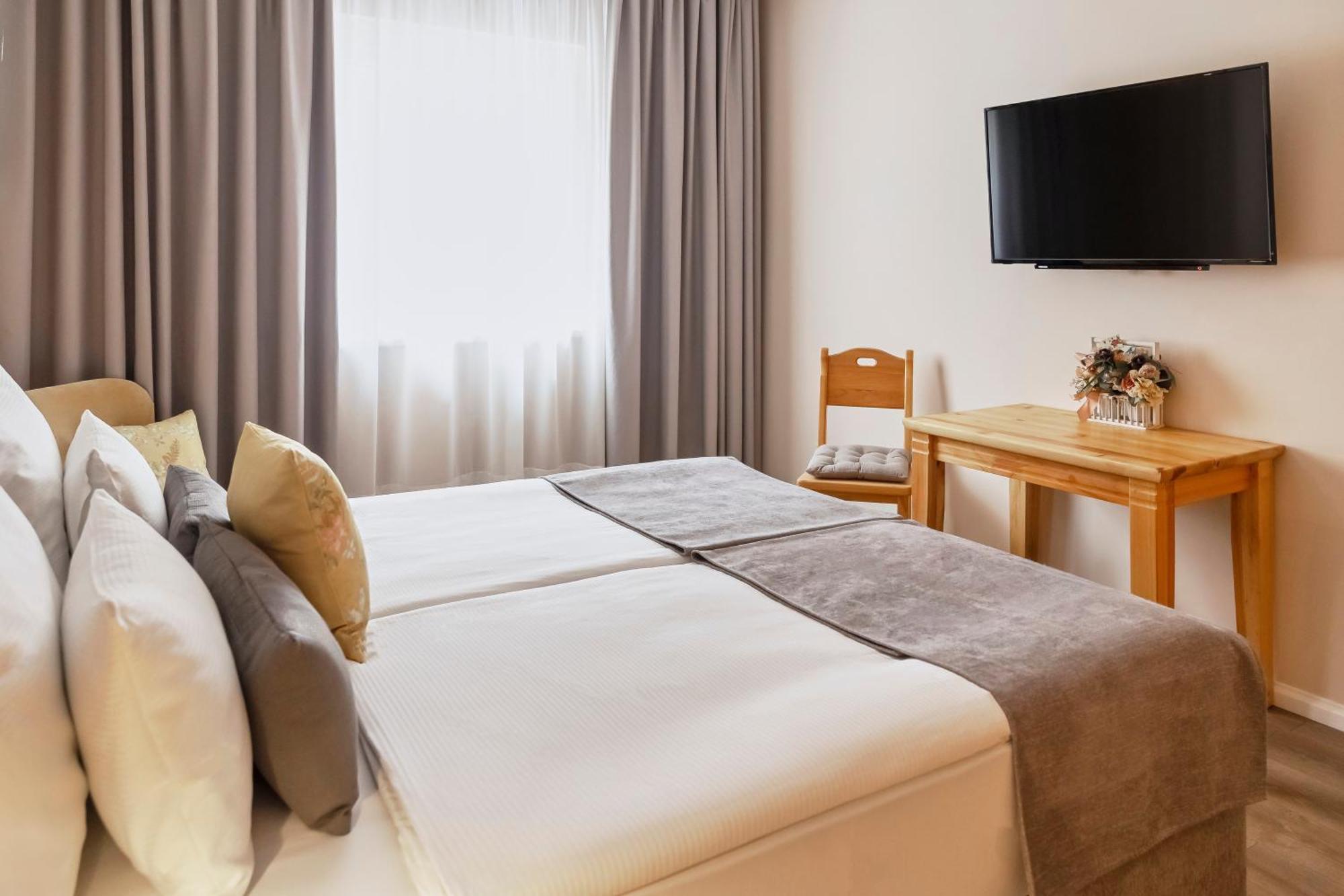 Hotel Kadoor كارلوفاتش المظهر الخارجي الصورة
