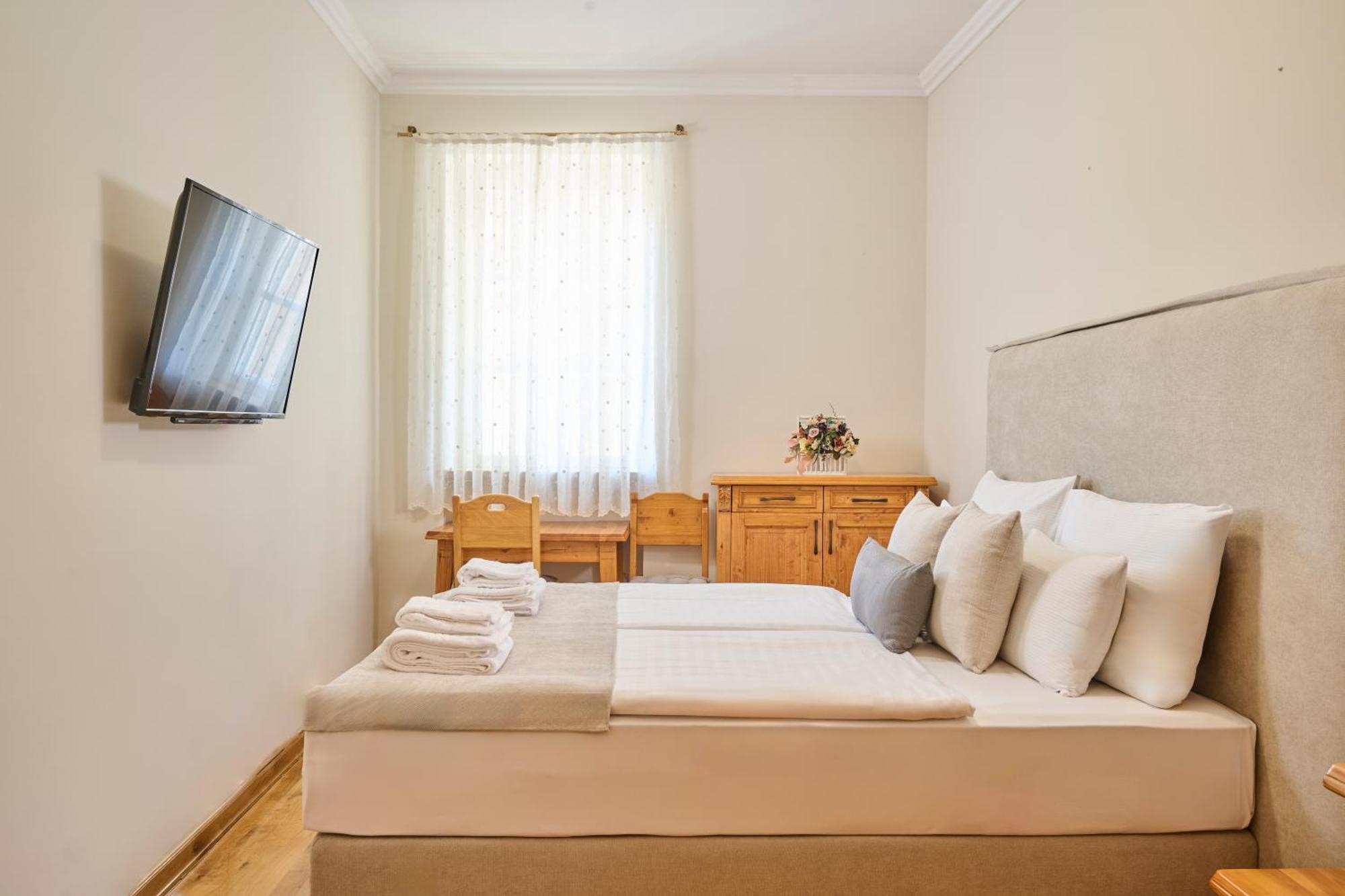 Hotel Kadoor كارلوفاتش المظهر الخارجي الصورة