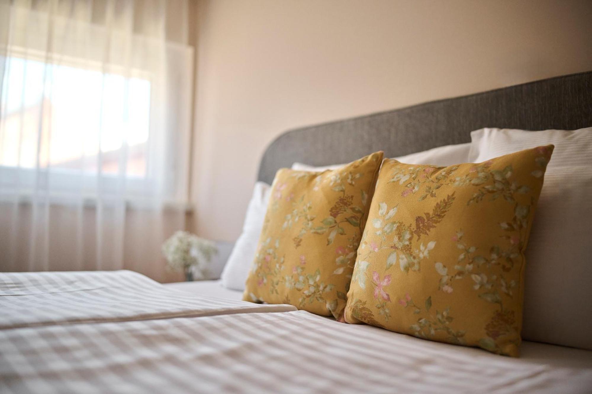 Hotel Kadoor كارلوفاتش المظهر الخارجي الصورة