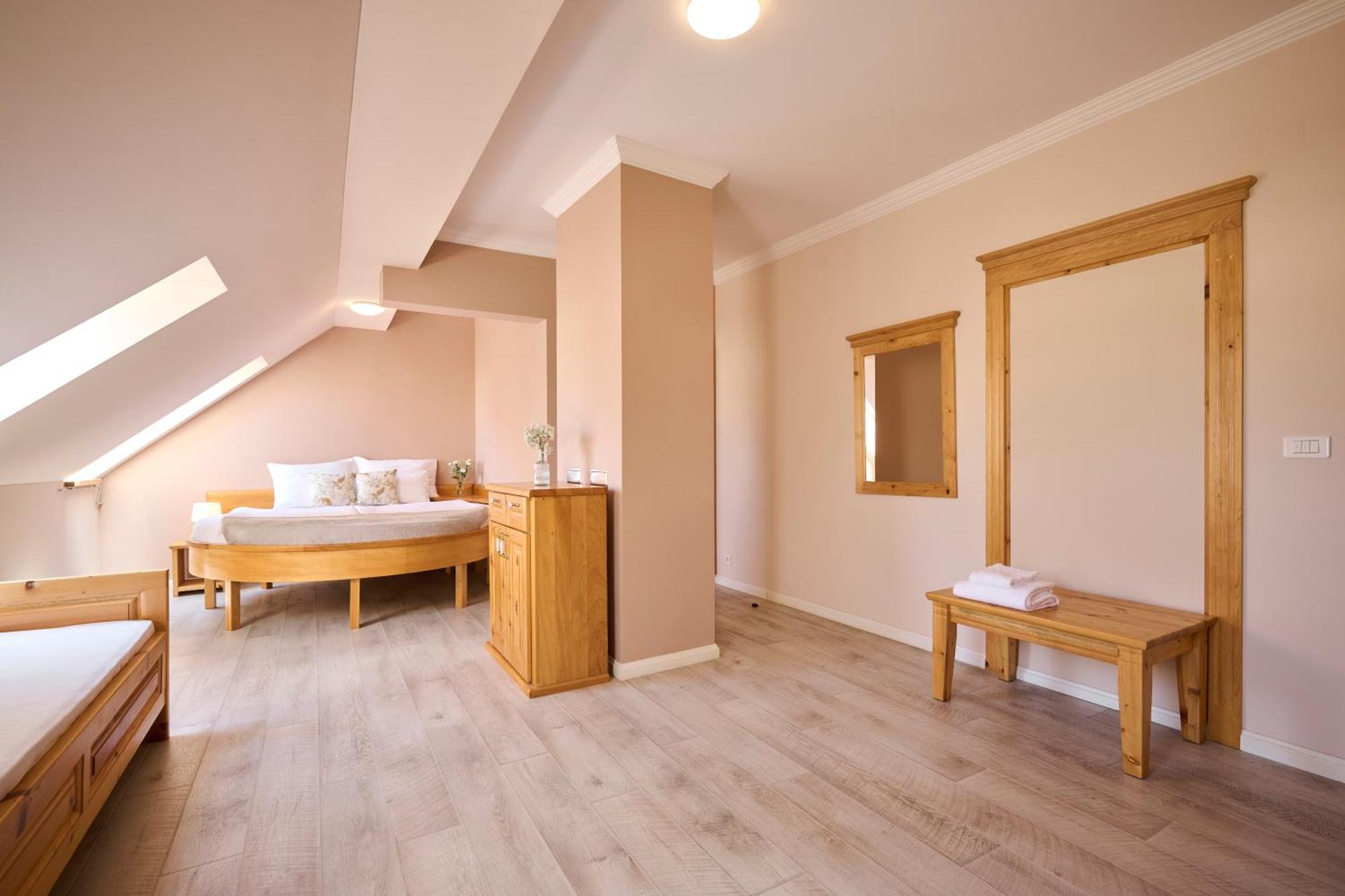 Hotel Kadoor كارلوفاتش المظهر الخارجي الصورة